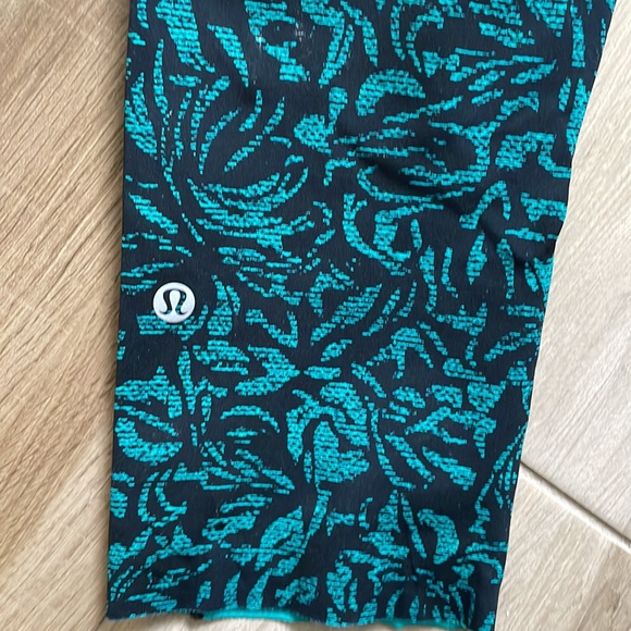 Lululemon capris - Picture 3 of 4